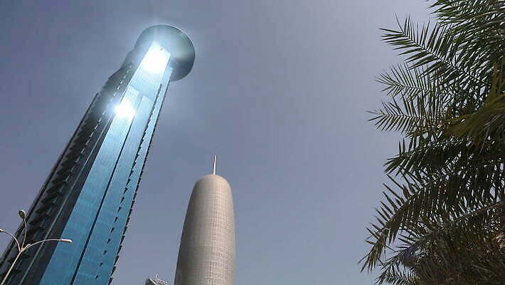 전통 문화 바다 여행 비즈니스 건축양식 사람없음 건물 탑 항구 고층빌딩 도시 만 역사 재산 도심 중앙 아라비아 포트 카타르 동쪽 스카이라인 랜드마크 수도권 아랍어 4K MOV 해외동영상 클립영상 건축물 건축 중동 교통시설 빌딩 금융 방향 지역 동영상 파일형식