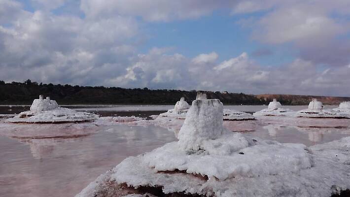 호수 바다 백그라운드 자연 풍경 사람없음 야외 물 바위 흰색 약초 크리스탈 휴양지 진흙 결정체 지구온난화 내추럴 우크라이나 짠맛 오데사 4K MP4 해외동영상 클립영상 자연요소 유럽 컬러 장소 돌_바위 풀_식물 맛 광석 생태계 동영상 기후변화 파일형식