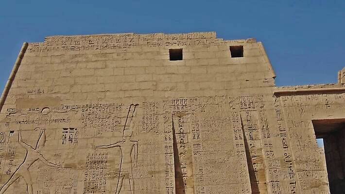 문화 벽 조각 여행 건축양식 텍스트 하늘 출입구 이집트 사람없음 건물 파란색 바위 기록 사찰 역사 재산 큼 땅 심볼 아치 질감 철탑 동영상 고고학 랜드마크 상형문자 옛날 파라오 파멸 MP4 해외동영상 클립영상 문자 건축물 교육 건축 컬러 컨셉 종교건축 아프리카 금융 탑 돌_바위 크기 파일형식 소멸