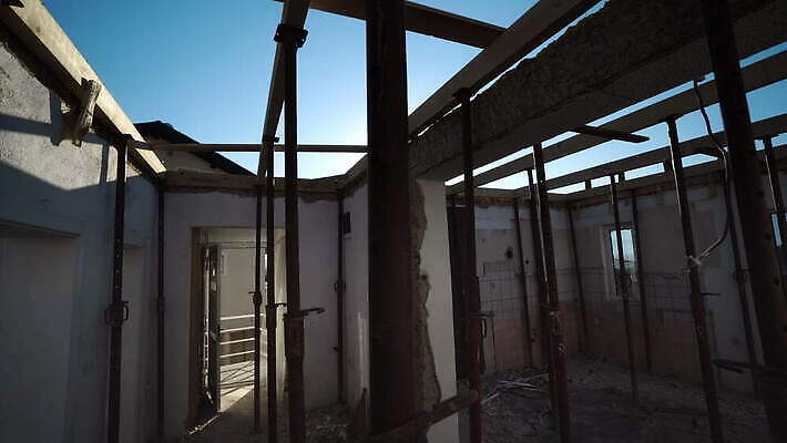 디자인 건축양식 가족 바닥 주택 실내 사람없음 건물 목재 도시 널 싱글 천장 날것 통나무 봉 판 잡동사니 발판 지원 철강 4K MOV 해외동영상 클립영상 나무 건축물 건축 재료 관계 내부 동영상 파일형식