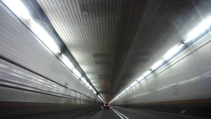 공공시설 산업 도로 선 여행 이동 비즈니스 교통시설 모션 자동차 거리 사람없음 빛 미국 도시 터널 도심 저녁 사인 속도 네덜란드 뉴욕 튜브 지하 대도시 일반 맨해튼 과속 블러 선로 4K MOV 해외동영상 클립영상 유럽 길 육상교통 교통 컨셉 북아메리카 야간 시설 동영상 파일형식