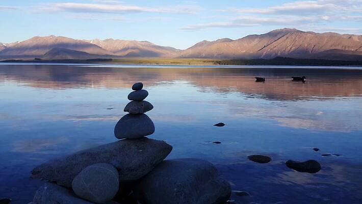 선 백그라운드 불교 자연 하늘 휴식 건강 사람없음 물 파란색 쌓기 평화 탑 화목 침묵 자유 조약돌 마음 마사지 영혼 명상 마법 대답 완벽 평형 완전 4K MP4 해외동영상 클립영상 자연요소 건축물 종교 컬러 컨셉 모션 수영 소리 돌_바위 생태계 동영상 파일형식