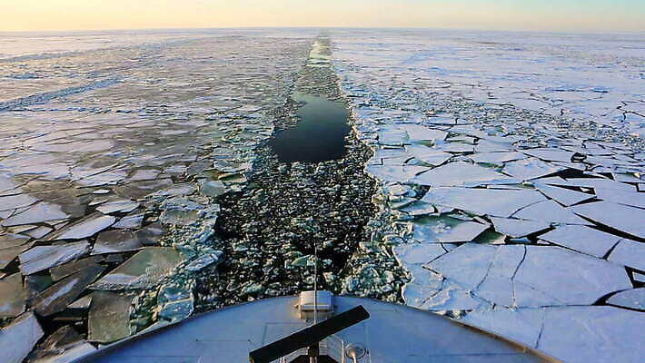 계절 바다 여행 겨울 모션 자연 풍경 사람없음 야외 물 냉동 얼음 새벽 추위 흰색 녹음 보트 크루즈 시원함 북극 속도 함선 엔진 단절 발트해 수평선 MOV 해외동영상 클립영상 자연요소 컬러 북유럽 기록 배 극지방 생태계 동영상 선박 파일형식
