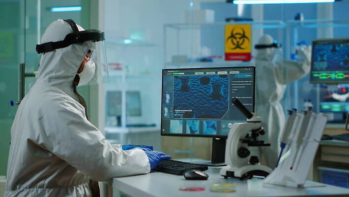 안경 과학 건강 실험 작업복 가면 정장 사람없음 치료 컴퓨터 약 환경 의사 타이핑 작업 실험실 바이러스 보호 생명공학 보호장비 과학자 분석 직원 생물학 하이테크 미생물 혁명 개발 백신 유전 전염병 화학물질 화학자 코로나바이러스 4K MOV 해외동영상 클립영상 직업 잡화 옷 교육 컨셉 의학 생물 기술 전자제품 장비 의료진 화학 질병 동영상 학자 파일형식