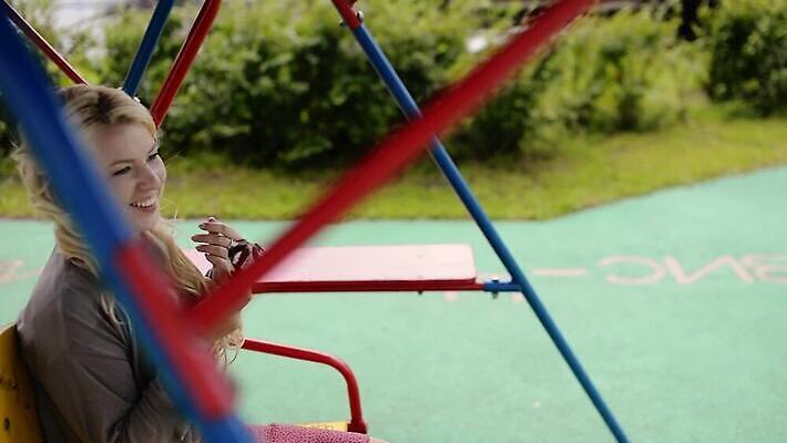 백인 모델 공원 행복 음식 아이스크림 디저트 한명 앉기 금발 섹시 귀여움 얼음 입 달콤 핥기 빨다 플러스 먹기 그네 치수 굴곡 MOV 해외동영상 클립영상 자연요소 서양인 1 헤어스타일 기호 공공시설 감정 컨셉 모션 사람 신체부위 맛 동영상 파일형식