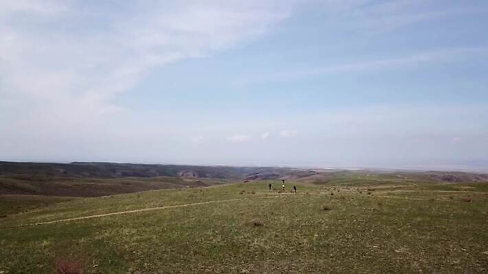 라이프스타일 도로 스포츠 여행 포즈 자국 모션 자연 산 안테나 사람 경사 사람없음 야외 초록색 자전거 일몰 그룹 승차 언덕 순환 사이클링 드론 라이더 바이크레이서 바이킹 산악자전거 스텝 조감도 카자흐스탄 4K 알마티 MP4 해외동영상 클립영상 아시아 길 컬러 통신 교통시설 생활 노을 바이크 육상스포츠 생태계 동영상 파일형식