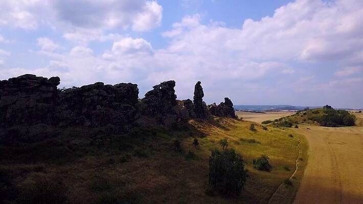 공원 유럽 벽 여행 백그라운드 밭 자국 자연 하늘 산 독일 사람없음 야외 파란색 컬러풀 하이킹 역사 악마 부식 사암 내추럴 랜드마크 옛날 4K MOV 해외동영상 클립영상 공공시설 나라 컬러 농업 레저 돌_바위 생태계 동영상 파일형식
