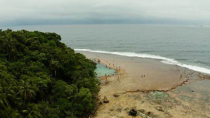 파도 바다 섬 여행 자연 휴가 사람없음 야외 물 파란색 만 당구 썰물 장면 암초 석호 조감도 터키석 파라다이스 4K MOV 해외동영상 클립영상 자연요소 컬러 구기 보석 생태계 동영상 파일형식
