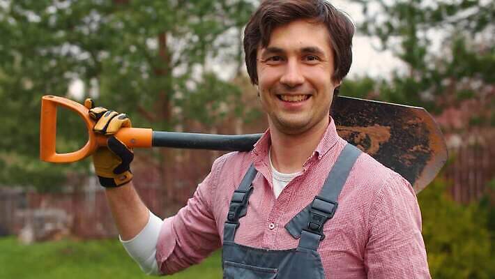 백인 라이프스타일 계절 남자 행복 얼굴 농업 청소년 자연 노동자 건강 한명 미소 야외 초록색 농장 정원 봄 시골 잡기 닫기 농부 삽 심플 리빙 땅바닥 밭일 원예사 파종 4K MP4 해외동영상 클립영상 서양인 직업 1 감정 산업 컬러 모션 바닥 표정 사람 생활 신체부위 농사 생태계 동영상 파일형식