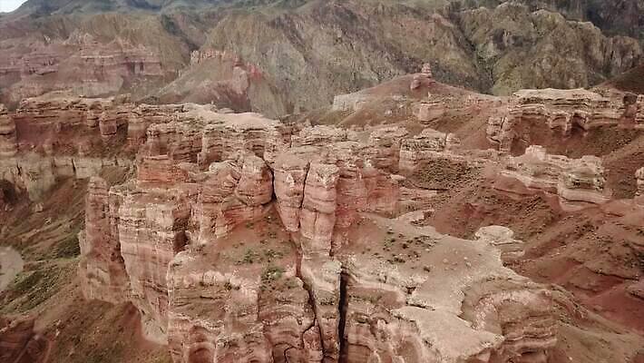 공원 도로 모래 여행 오렌지 자연 하늘 산 안테나 파노라마 국립공원 사람없음 야외 빨간색 강 골짜기 계곡 미국 사막 언덕 점토 암초 사암 애리조나 내추럴 항공촬영 드론 생태학 전국 조감도 카자흐스탄 콜로라도 특별함 알마티 MP4 해외동영상 클립영상 공공시설 교육 아시아 길 뷰포인트 컬러 컨셉 북아메리카 과일 통신 교통시설 촬영기법 돌_바위 생태계 동영상 파일형식