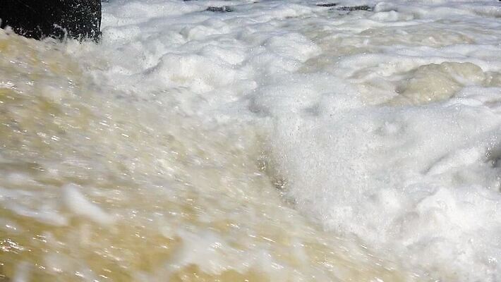 호수 파도 백그라운드 자연 사람없음 물 강 환경 흐름 액체 개울 오염 지저분함 쓰레기 위험 부식 튜브 낭비 내추럴 재앙 파이프라인 폐수 하수 화학물질 MP4 해외동영상 클립영상 자연요소 바다 컨셉 감각 화학 환경오염 생태계 파이프_관 동영상 파일형식