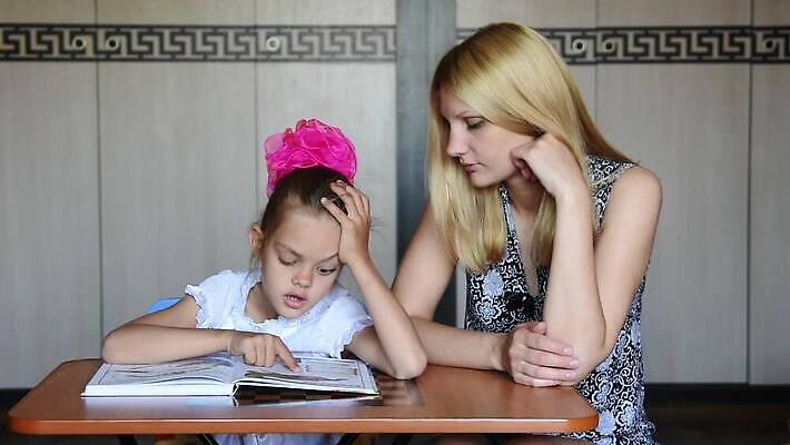알파벳 여학생 교육 딸 어린이 학교 엄마 수업 주택 피곤 사람없음 반려동물 학습 스터디 독서 교사 힘 고통 슬픔 잡기 잠 가르침 종업원 준비 과거 밀가루 나쁜 가정교사 고문 과외 MOV 해외동영상 클립영상 동물 직업 학생 영어 여자 감정 컨셉 가족 모션 사람 건물 가루 동영상 파일형식