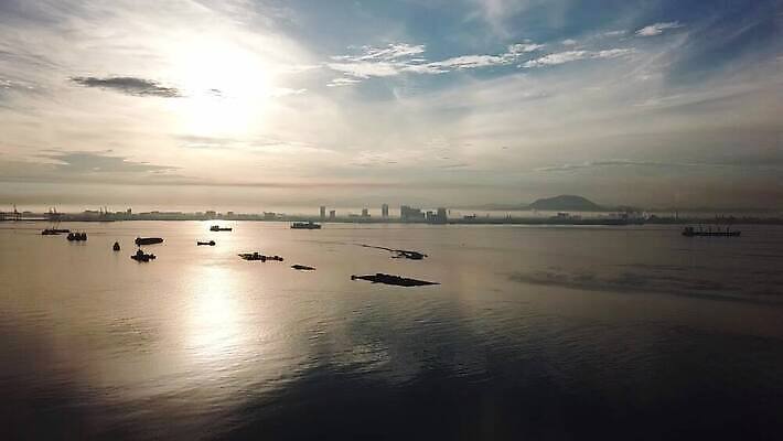 아시아 바다 여행 농업 자연 하늘 낚시 어류 사람없음 물 농장 최고 보트 농부 먹이 낚시꾼 타운 어장 말레이시아 4K 페낭 MOV 해외동영상 클립영상 자연요소 직업 나라 산업 배_교통 레저 수중동물 도시 생태계 동영상 파일형식