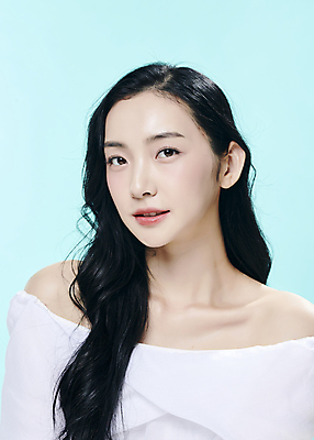 포토 JPG 스튜디오촬영 모델 우먼라이프 응시 여자 대학생 한명 근접촬영 상반신 20대 성인 앞모습 뷰티 유행 한국인 파란배경 의료성형뷰티 성인여자한명만 국내포토 1 학생 라이프스타일 시선 뷰포인트 백그라운드 실내 사람 동양인 청년 파란색 여자한명만 성인여자만 파일형식