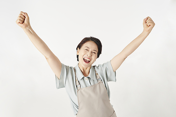 포토 JPG 스튜디오촬영 여자 노년 할머니 실내 한명 웃음 상반신 앞모습 실버라이프 앞치마 주먹 기쁨 만세 한국인 60대 흰배경 창업 자영업 노인여자한명만 소상공인 국내포토 직업 1 라이프스타일 감정 뷰포인트 백그라운드 비즈니스 모션 표정 사람 동양인 성인 내부 경제 흰색 상인 여자한명만 노인여자만 파일형식