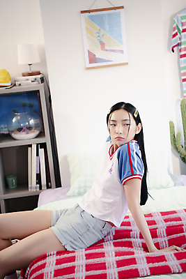 포토 JPG 우먼라이프 응시 여자 실내 무표정 한명 앉기 상반신 20대 성인 옆모습 뷰티 기댐 한국인 의료성형뷰티 싱글라이프 성인여자한명만 힙스터 뉴트로 국내포토 1 라이프스타일 시선 패션 감정 뷰포인트 모션 표정 사람 동양인 청년 내부 복고 여자한명만 성인여자만 파일형식