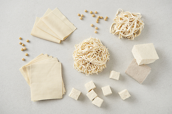 포토 JPG 스튜디오촬영 식재료 콩 사람없음 하이앵글 다양 흰배경 두부 건강식 다이어트음식 두부요리 메주콩 두부면 쌈두부 국내포토 음식 뷰포인트 다수 백그라운드 다이어트 곡류 실내 흰색 파일형식