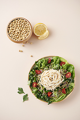 포토 JPG 스튜디오촬영 방울토마토 콩 파슬리 사람없음 하이앵글 샐러드 레몬 건강식 다이어트음식 두부요리 메주콩 분홍색배경 두부면 국내포토 음식 뷰포인트 분홍색 백그라운드 다이어트 토마토 채소 과일 곡류 실내 두부 파일형식