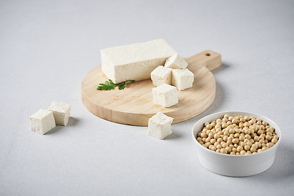 포토 JPG 스튜디오촬영 콩 파슬리 사람없음 흰배경 두부 건강식 다이어트음식 나무도마 두부요리 메주콩 국내포토 음식 백그라운드 다이어트 채소 곡류 도마 실내 목재 흰색 파일형식