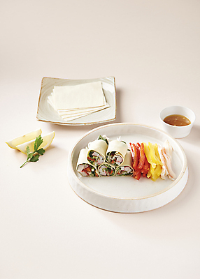 포토 JPG 스튜디오촬영 접시 식재료 파슬리 사람없음 소스 레몬 건강식 다이어트음식 두부요리 연분홍색 분홍색배경 쌈두부 국내포토 식기 음식 분홍색 백그라운드 다이어트 채소 과일 실내 양념 두부 파일형식