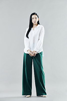 포토 JPG 스튜디오촬영 전신 여자 와이셔츠 회색배경 실내 무표정 한명 서기 20대 성인 앞모습 한국인 손모으기 의료성형뷰티 성인여자한명만 와이드팬츠 국내포토 1 감정 뷰포인트 백그라운드 셔츠 바지 모션 표정 사람 동양인 손짓 청년 내부 회색 여자한명만 성인여자만 파일형식