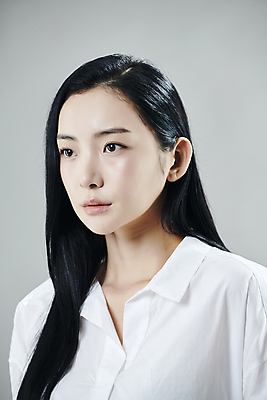 포토 JPG 스튜디오촬영 응시 여자 와이셔츠 회색배경 실내 무표정 한명 상반신 20대 성인 옆모습 한국인 의료성형뷰티 성인여자한명만 국내포토 1 시선 감정 뷰포인트 백그라운드 셔츠 표정 사람 동양인 청년 내부 회색 여자한명만 성인여자만 파일형식