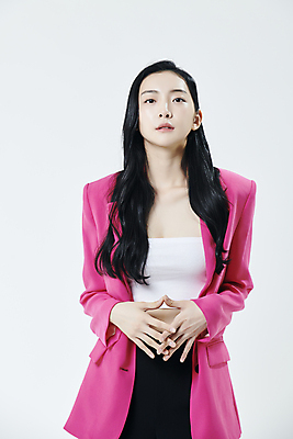 포토 JPG 스튜디오촬영 응시 여자 회색배경 실내 무표정 한명 상반신 20대 성인 앞모습 재킷 한국인 손모으기 의료성형뷰티 성인여자한명만 국내포토 1 시선 감정 뷰포인트 백그라운드 표정 사람 동양인 손짓 청년 내부 외투 회색 여자한명만 성인여자만 파일형식