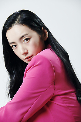 포토 JPG 스튜디오촬영 응시 여자 회색배경 실내 무표정 한명 근접촬영 상반신 20대 성인 옆모습 재킷 한국인 의료성형뷰티 성인여자한명만 국내포토 1 시선 감정 뷰포인트 백그라운드 표정 사람 동양인 청년 내부 외투 회색 여자한명만 성인여자만 파일형식