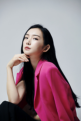 포토 JPG 스튜디오촬영 응시 여자 회색배경 실내 무표정 한명 상반신 20대 성인 옆모습 턱괴기 재킷 한국인 의료성형뷰티 성인여자한명만 국내포토 1 시선 감정 뷰포인트 백그라운드 모션 표정 사람 동양인 청년 내부 외투 회색 여자한명만 성인여자만 파일형식