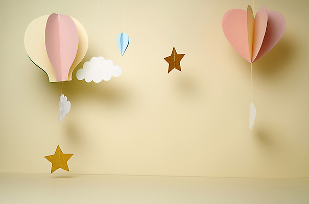 포토 JPG 구름 별 종이 그림자 사람없음 열기구 하트 페이퍼아트 오브젝트 노란배경 국내포토 자연요소 모양 백그라운드 항공교통 노란색 파일형식