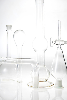 포토 JPG 백그라운드 실험기구 사람없음 흰색 투명 오브젝트 시험관 흰배경 비커 실린더 자기관리 국내포토 컬러 과학 파일형식