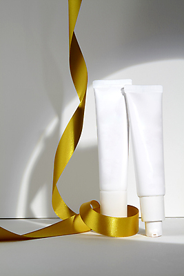 포토 JPG 리본 회색배경 사람없음 뷰티 화장품 오브젝트 자기관리 튜브용기 국내포토 백그라운드 회색 용기_그릇 파일형식