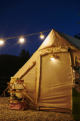 포토 JPG 텐트 캠핑도구 사람없음 야외 빛 어둠 캠핑 야간 캠핑장 오브젝트 잡동사니 조명장식 국내포토 자연요소 레저 조명 장식 도구 파일형식