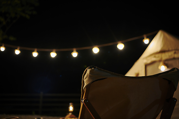 포토 JPG 여행 휴식 텐트 사람없음 야외 아웃포커스 어둠 캠핑 야간 캠핑장 힐링 조명장식 캠핑의자 국내포토 자연요소 컨셉 의자 레저 조명 촬영기법 캠핑도구 장식 파일형식