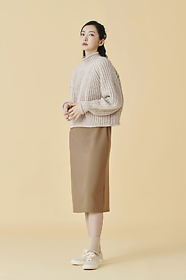 포토 JPG 스튜디오촬영 전신 응시 여자 실내 무표정 한명 서기 20대 성인 옆모습 한국인 가을 깍지 터틀넥 니트 손모으기 가을옷 성인여자한명만 주황색배경 국내포토 1 시선 옷 계절 감정 뷰포인트 백그라운드 상의 모션 표정 사람 동양인 손짓 청년 내부 주황색 스웨터 여자한명만 성인여자만 파일형식 가을_계절