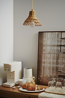 포토 JPG 액자 겨울 전등 실내 따뜻함 사람없음 인테리어 포근함 커피메이커 오브젝트 감성 나무탁자 소금빵 국내포토 디자인 계절 빵 컨셉 탁자 조명 내부 감각 커피용품 파일형식