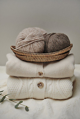 포토 JPG 스튜디오촬영 겨울 실내 따뜻함 사람없음 쌓기 바구니 털실 포근함 카디건 오브젝트 니트 감성 유칼립투스 국내포토 식물 계절 컨셉 상의 모션 내부 외투 감각 실 파일형식