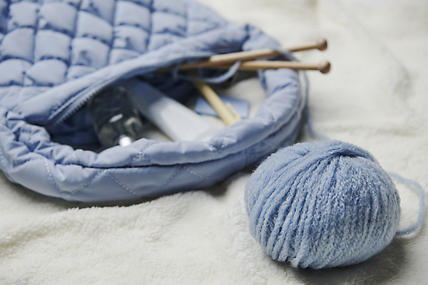 포토 JPG 스튜디오촬영 하늘색 겨울 가방 실내 따뜻함 사람없음 털실 포근함 담요 오브젝트 감성 국내포토 잡화 계절 컨셉 내부 파란색 감각 실 파일형식