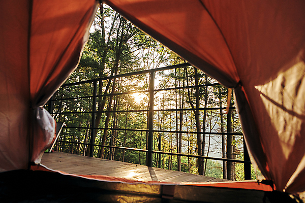 포토 JPG 주간 나무 여행 자연 아침 휴식 나뭇잎 텐트 사람없음 야외 울타리 청춘 햇빛 맑음 캠핑 숲속 나무바닥 힐링 데크 백패킹 국내포토 자연요소 식물 컨셉 잎 레저 날씨 바닥 캠핑도구 레포츠 담장 태양 숲 생태계 파일형식