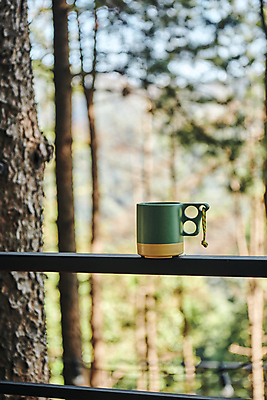 포토 JPG 주간 나무 여행 자연 휴식 사람없음 야외 아웃포커스 울타리 청춘 맑음 캠핑 머그컵 숲속 힐링 백패킹 국내포토 자연요소 식물 컨셉 레저 날씨 촬영기법 컵 레포츠 담장 숲 생태계 파일형식