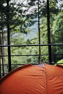 포토 JPG 주간 나무 여행 자연 휴식 텐트 사람없음 야외 울타리 청춘 맑음 캠핑 숲속 힐링 등산가방 백패킹 국내포토 자연요소 식물 컨셉 가방 레저 날씨 캠핑도구 레포츠 담장 숲 생태계 파일형식