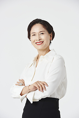 포토 JPG 스튜디오촬영 우먼라이프 응시 여자 노년 할머니 비즈니스 실내 한명 서기 미소 정장 옆모습 실버라이프 팔짱 한국인 비즈니스우먼 60대 상담원 컨설턴트 노인여자한명만 국내포토 1 라이프스타일 시선 옷 뷰포인트 모션 표정 사람 동양인 성인 내부 직장인 사무원 전문직 상담 여자한명만 노인여자만 파일형식