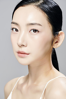 포토 JPG 스튜디오촬영 모델 우먼라이프 응시 여자 회색배경 실내 무표정 한명 근접촬영 상반신 20대 성인 옆모습 뷰티 한국인 슬립 의료성형뷰티 성인여자한명만 국내포토 1 라이프스타일 시선 감정 뷰포인트 백그라운드 표정 사람 동양인 청년 내부 회색 여자한명만 성인여자만 파일형식