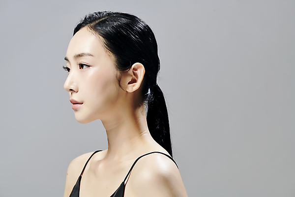포토 JPG 스튜디오촬영 모델 우먼라이프 응시 여자 회색배경 실내 무표정 한명 상반신 20대 성인 옆모습 뷰티 한국인 슬립 의료성형뷰티 성인여자한명만 국내포토 1 라이프스타일 시선 감정 뷰포인트 백그라운드 표정 사람 동양인 청년 내부 회색 여자한명만 성인여자만 파일형식