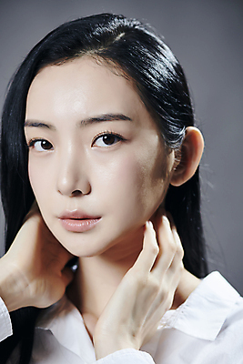 포토 JPG 스튜디오촬영 모델 우먼라이프 응시 여자 포즈 와이셔츠 회색배경 실내 무표정 한명 상반신 20대 성인 앞모습 뷰티 손들기 한국인 의료성형뷰티 성인여자한명만 국내포토 1 라이프스타일 시선 감정 뷰포인트 백그라운드 셔츠 모션 표정 사람 동양인 청년 내부 회색 여자한명만 성인여자만 파일형식