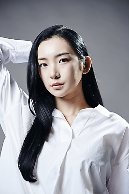 포토 JPG 스튜디오촬영 모델 우먼라이프 응시 여자 포즈 와이셔츠 회색배경 실내 무표정 한명 상반신 20대 성인 앞모습 뷰티 손들기 한국인 의료성형뷰티 성인여자한명만 국내포토 1 라이프스타일 시선 감정 뷰포인트 백그라운드 셔츠 모션 표정 사람 동양인 청년 내부 회색 여자한명만 성인여자만 파일형식