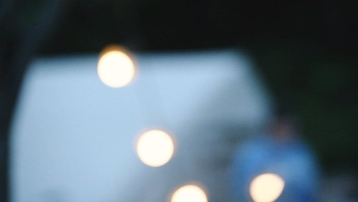 실루엣 백그라운드 모션 텐트 한명 사람 아웃포커스 보케 빛망울 보케백그라운드 4K MP4 MOV 국내동영상 클립영상 1 촬영기법 캠핑도구 빛 동영상 파일형식