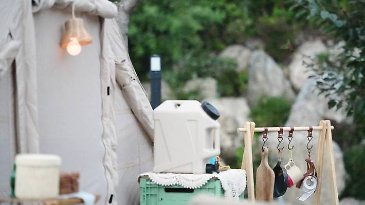 주간 텐트 캠핑도구 사람없음 야외 아웃포커스 캠핑 소프트포커스 물통 캠핑박스 4K MP4 MOV 국내동영상 클립영상 자연요소 레저 촬영기법 도구 동영상 파일형식