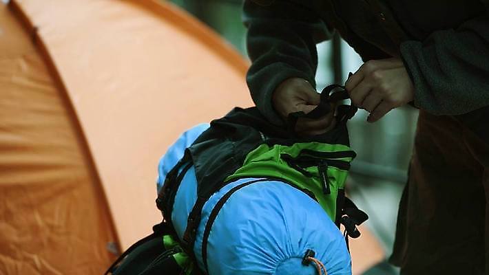 주간 남자 배낭 휴식 한명 상반신 성인 야외 30대 캠핑 한국인 잡기 정리 백패커 성인남자한명만 백패킹 4K MP4 MOV 국내동영상 클립영상 자연요소 1 컨셉 가방 모션 레저 사람 동양인 장년 레포츠 동영상 남자한명만 성인남자만 파일형식