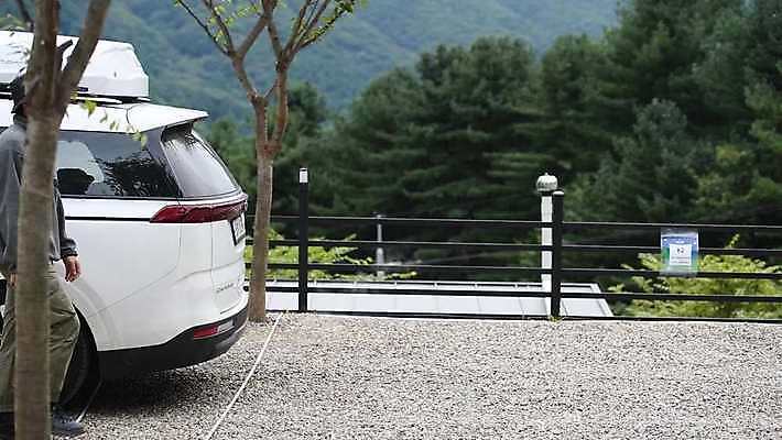 주간 전신 남자 자동차 휴식 한명 서기 성인 야외 30대 걷기 캠핑 한국인 짐 오픈 주차 확인 자동차트렁크 성인남자한명만 4K MP4 MOV 국내동영상 클립영상 자연요소 1 육상교통 컨셉 모션 레저 사람 동양인 장년 동영상 남자한명만 성인남자만 파일형식